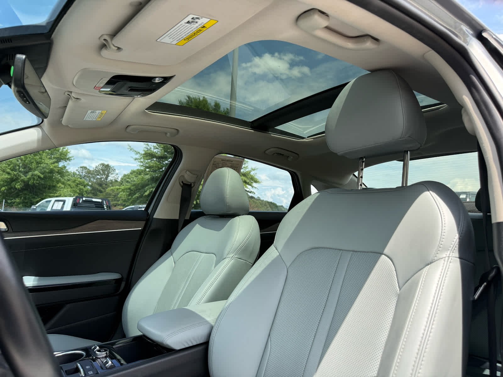 Used 2023 Everlasting Silver Kia EX image 21