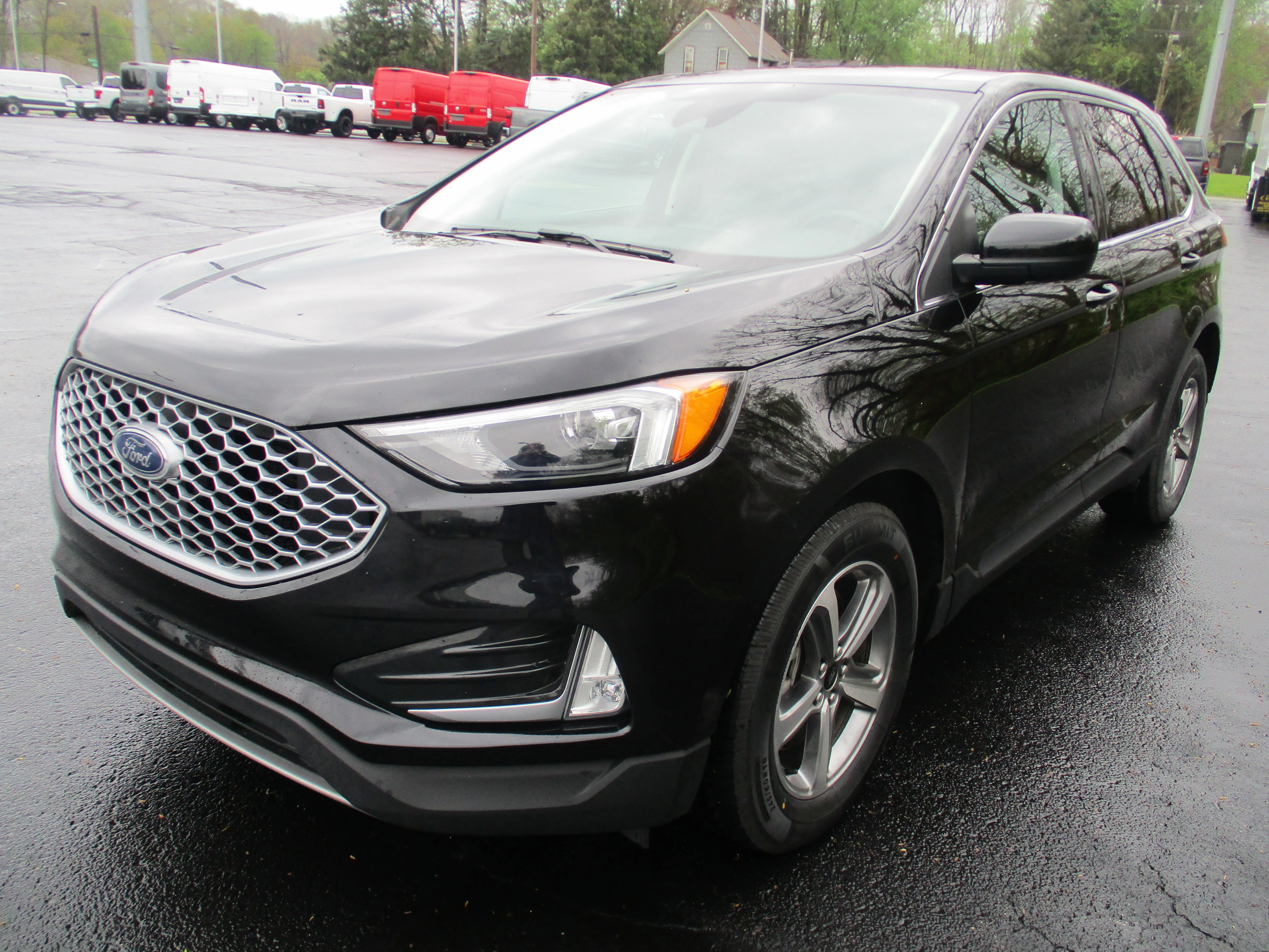Used 2023 Agate Black Metallic Ford SEL image 4