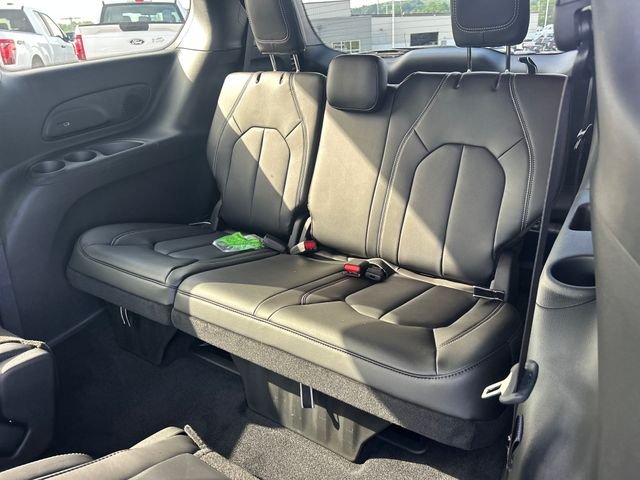 2026 Chrysler Pacifica Select - Photo 33