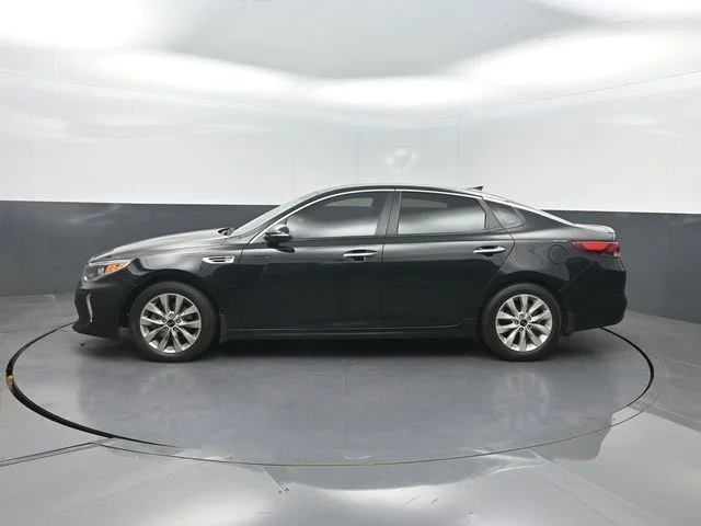 Used 2018 Black Kia S image 2