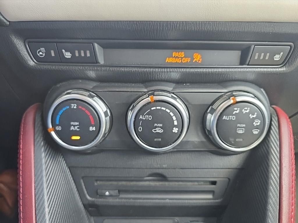 Used 2018  Mazda Grand Touring image 11