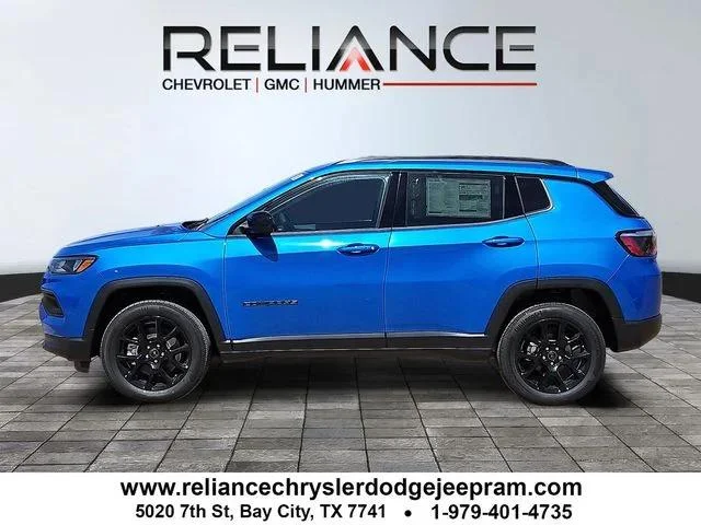 New 2026 Hydro Blue Pearl-Coat Exterior Paint Jeep Latitude image 4