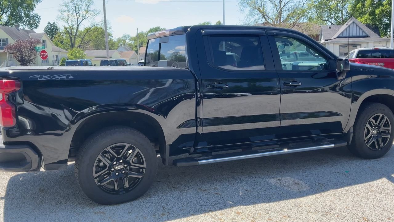 Used 2025 BLACK Chevrolet Rst image 3