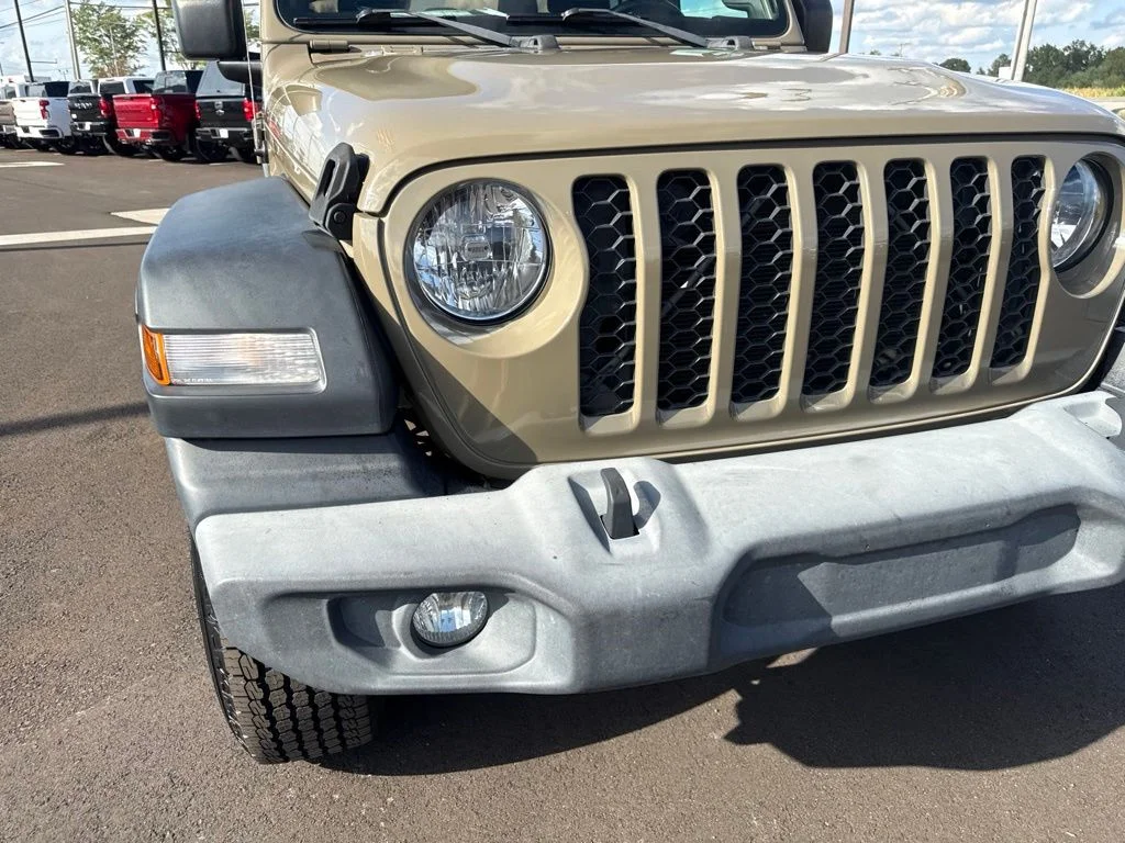 Certified Used 2020  Jeep Sport image 11