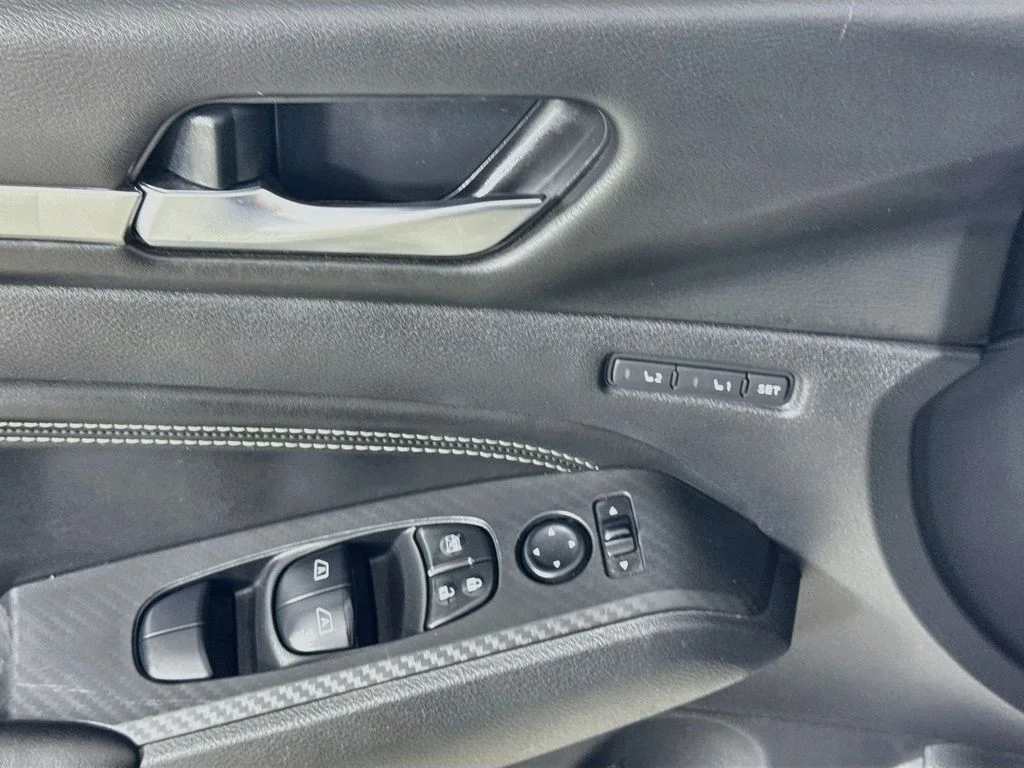 Used 2019 Gray Nissan 2.5 Platinum image 19