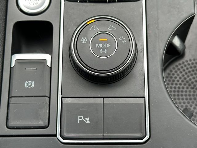 Used 2021 White Volkswagen 3.6L V6 SE w/Technology image 34