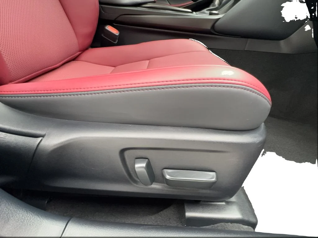 Used 2025 White Lexus 300 image 32