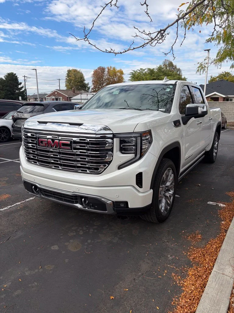 Used 2025 White GMC Denali image 2