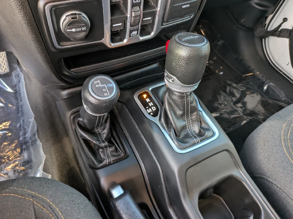 Used 2025 White Jeep Sport S image 21