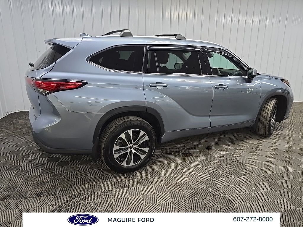 Used 2022 Moon Dust Toyota XLE image 3