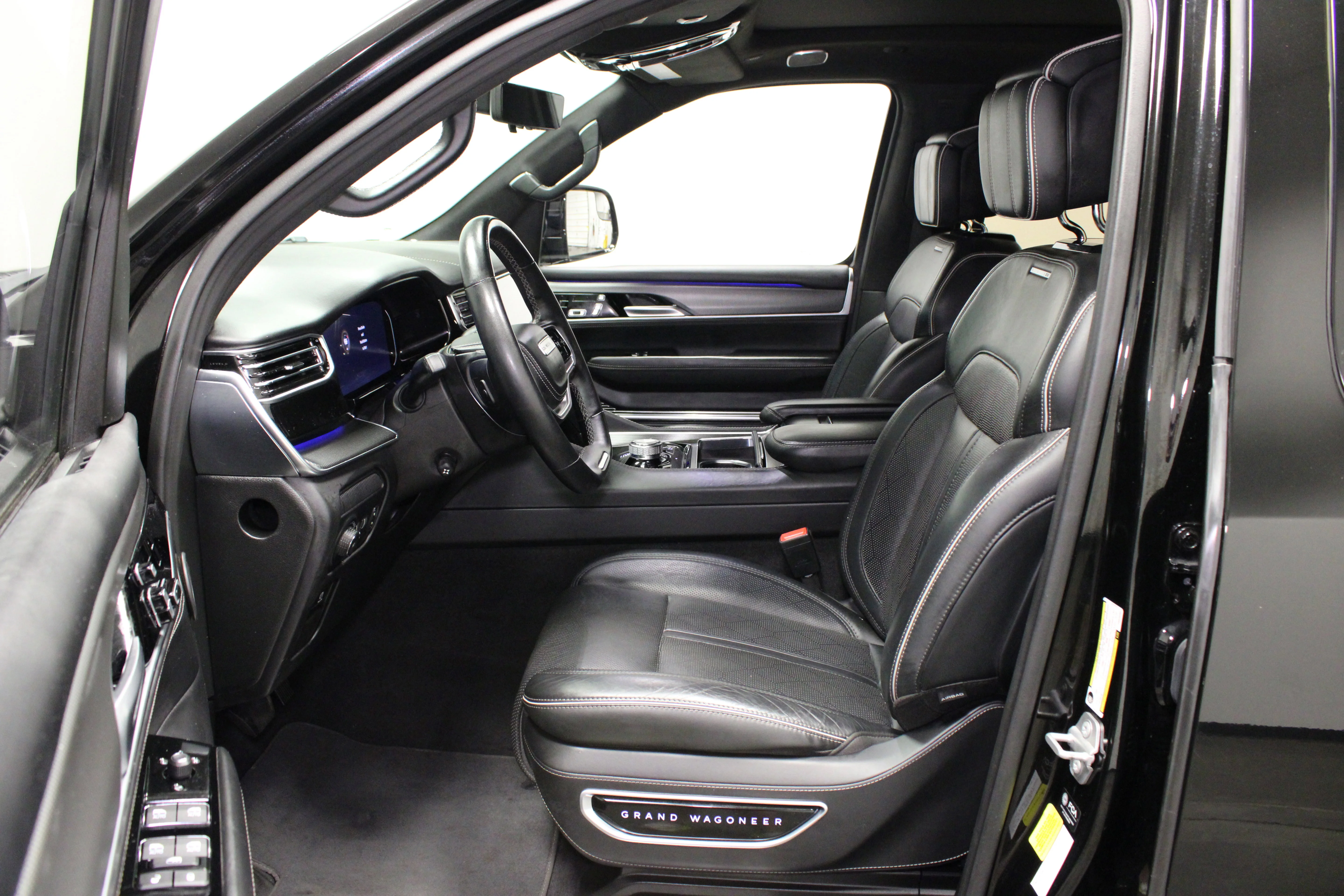 Used 2023 Diamond Black Crystal Pearlcoat Jeep Series II image 21