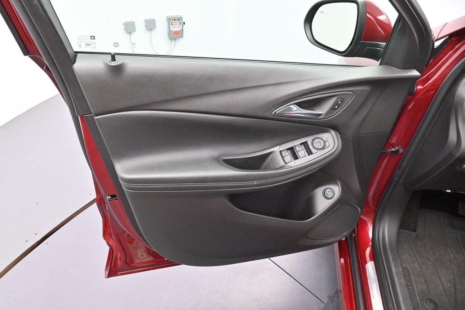 Used 2022 Cinnabar Metallic Buick Select image 9