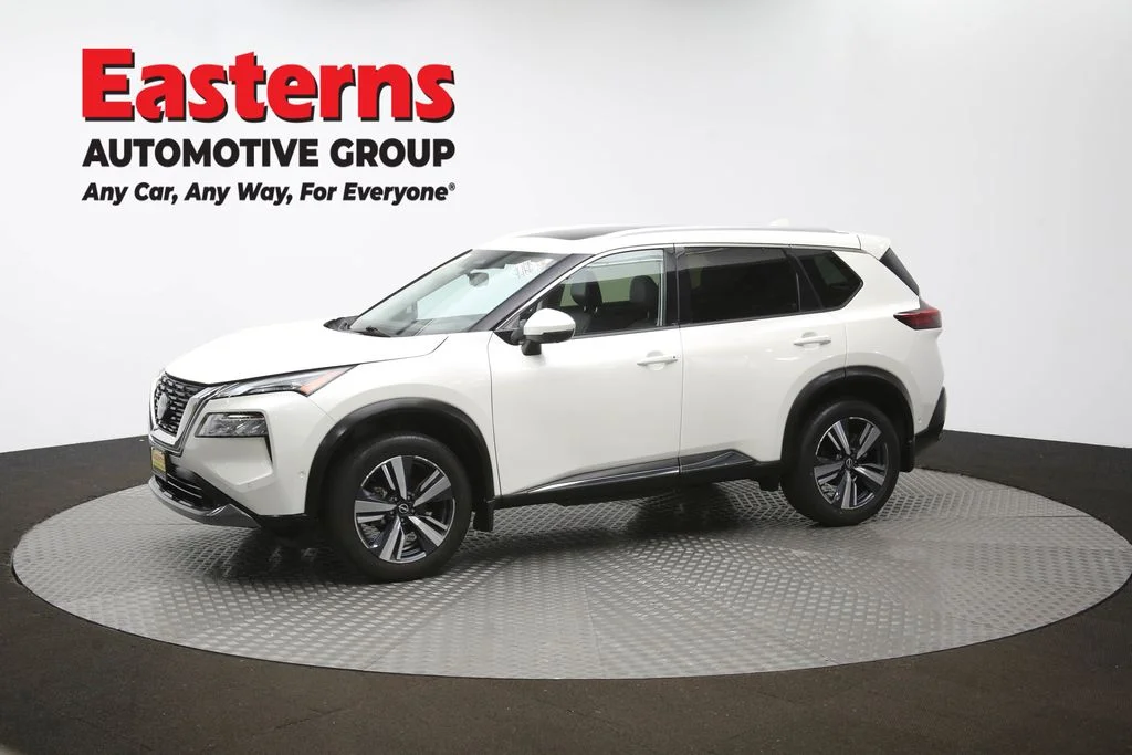 Used 2023 White Nissan SL image 61
