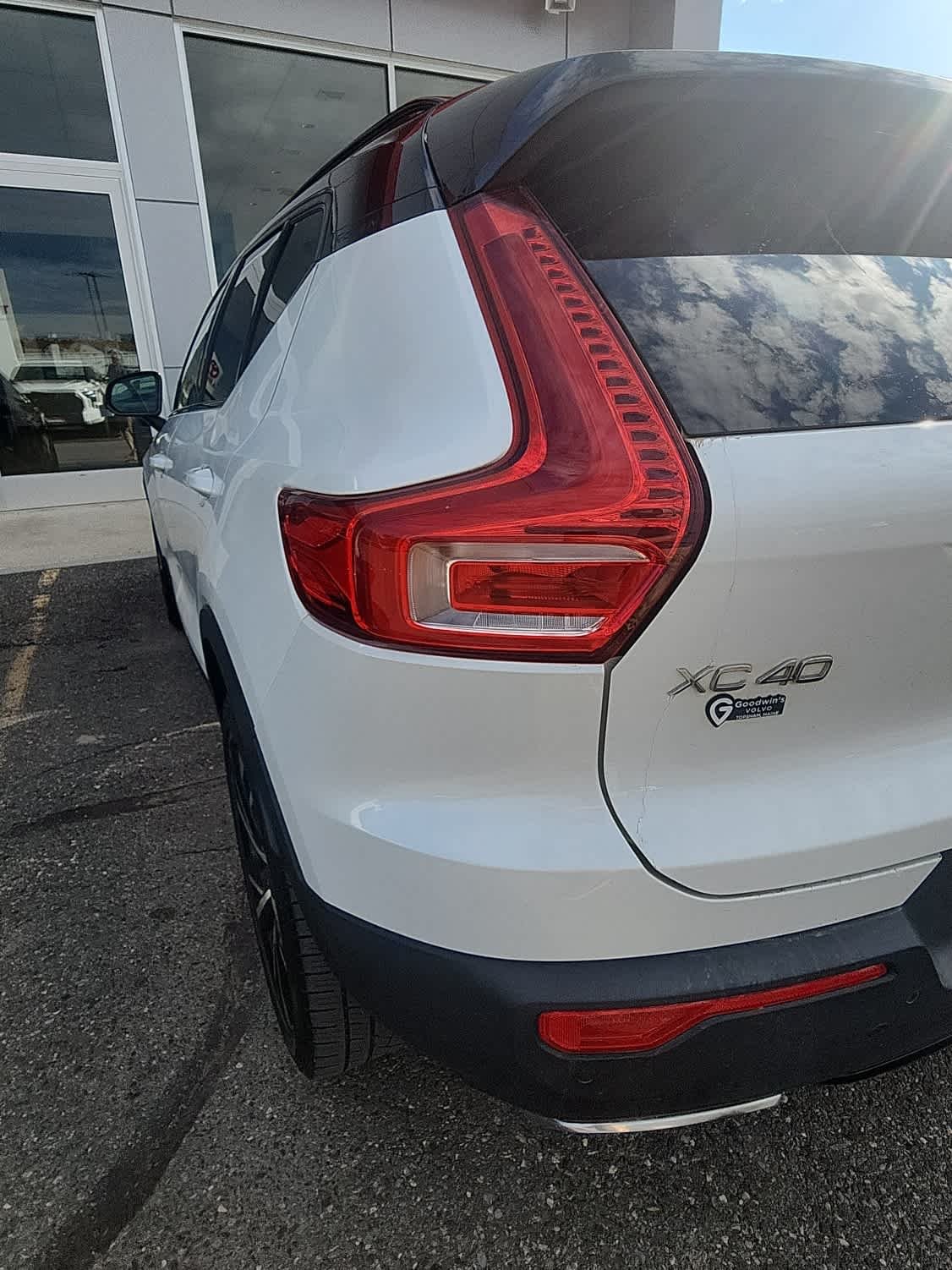 Used 2020 White Volvo R-Design image 5