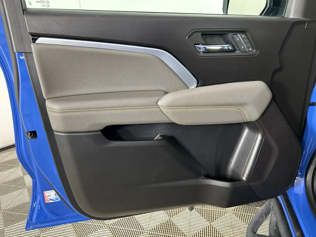 Used 2025 Blue Chevrolet ZR2 image 12