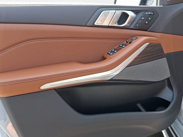 New 2027 Brooklyn Grey Metallic BMW xDrive40i image 10