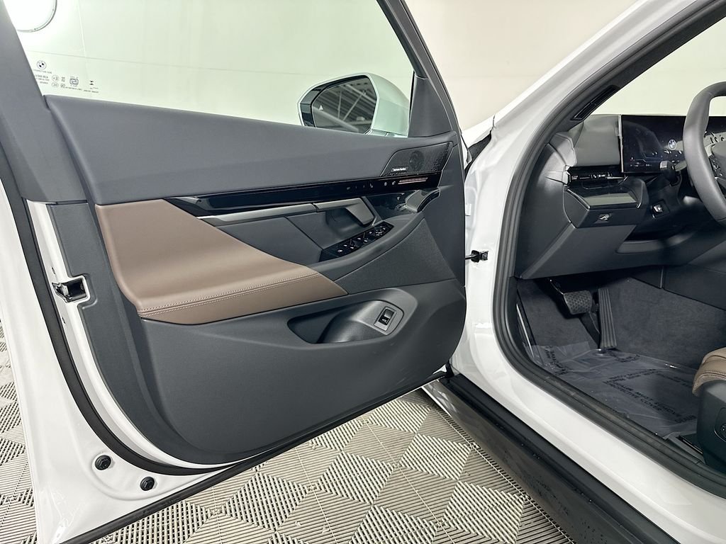 Used 2026 White Metallic BMW 530i xDrive image 23