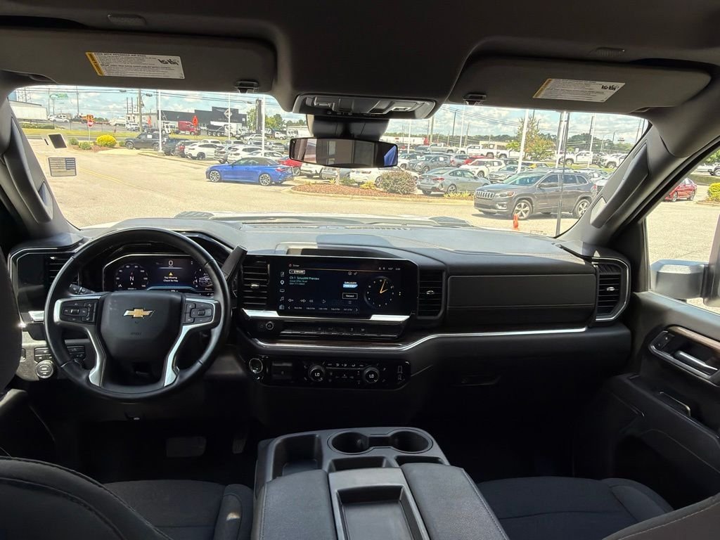 Used 2025 White Chevrolet LT image 29