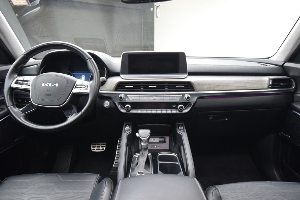Used 2022 Black Kia SX image 3
