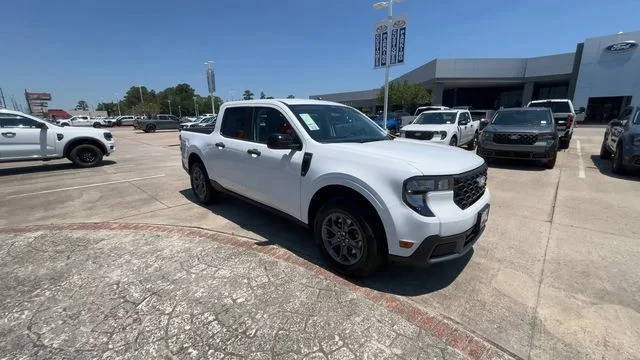 New 2026 Oxford White Ford XLT image 2