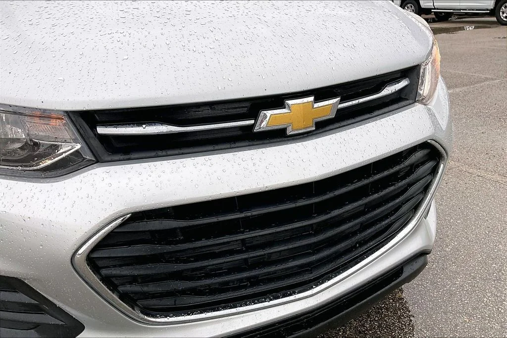Used 2022 Silver Chevrolet LS image 34
