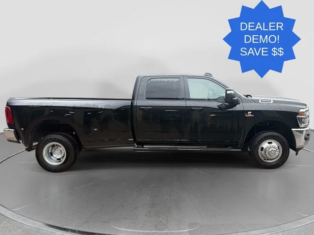 New 2026 Diamond Black Crystal Pearl-Coat Exterior Paint RAM Tradesman image 2