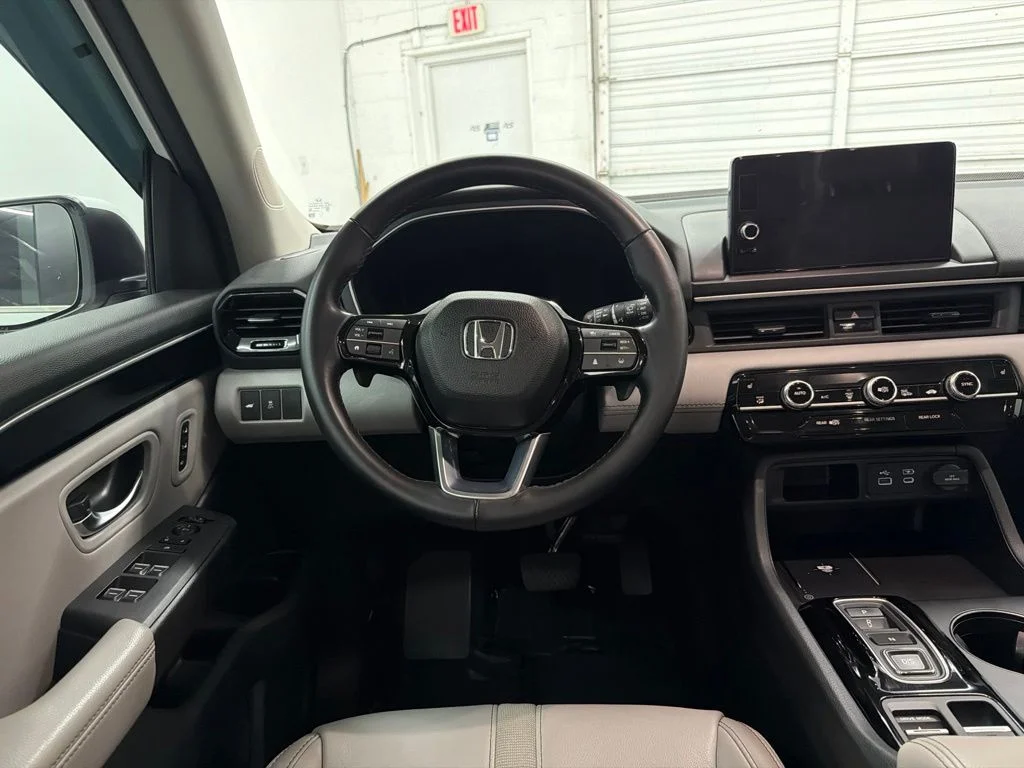 Used 2025  Honda EX-L image 27