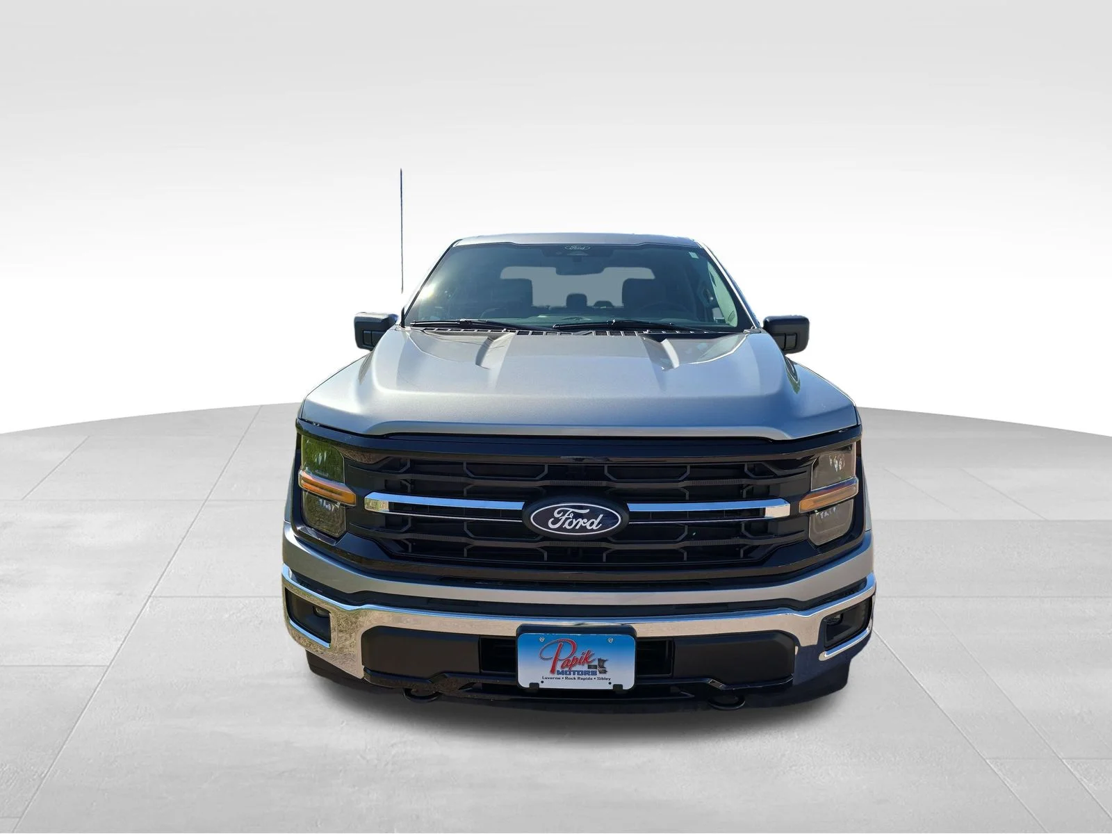 Used 2025 Iconic Silver Metallic Ford XLT image 4