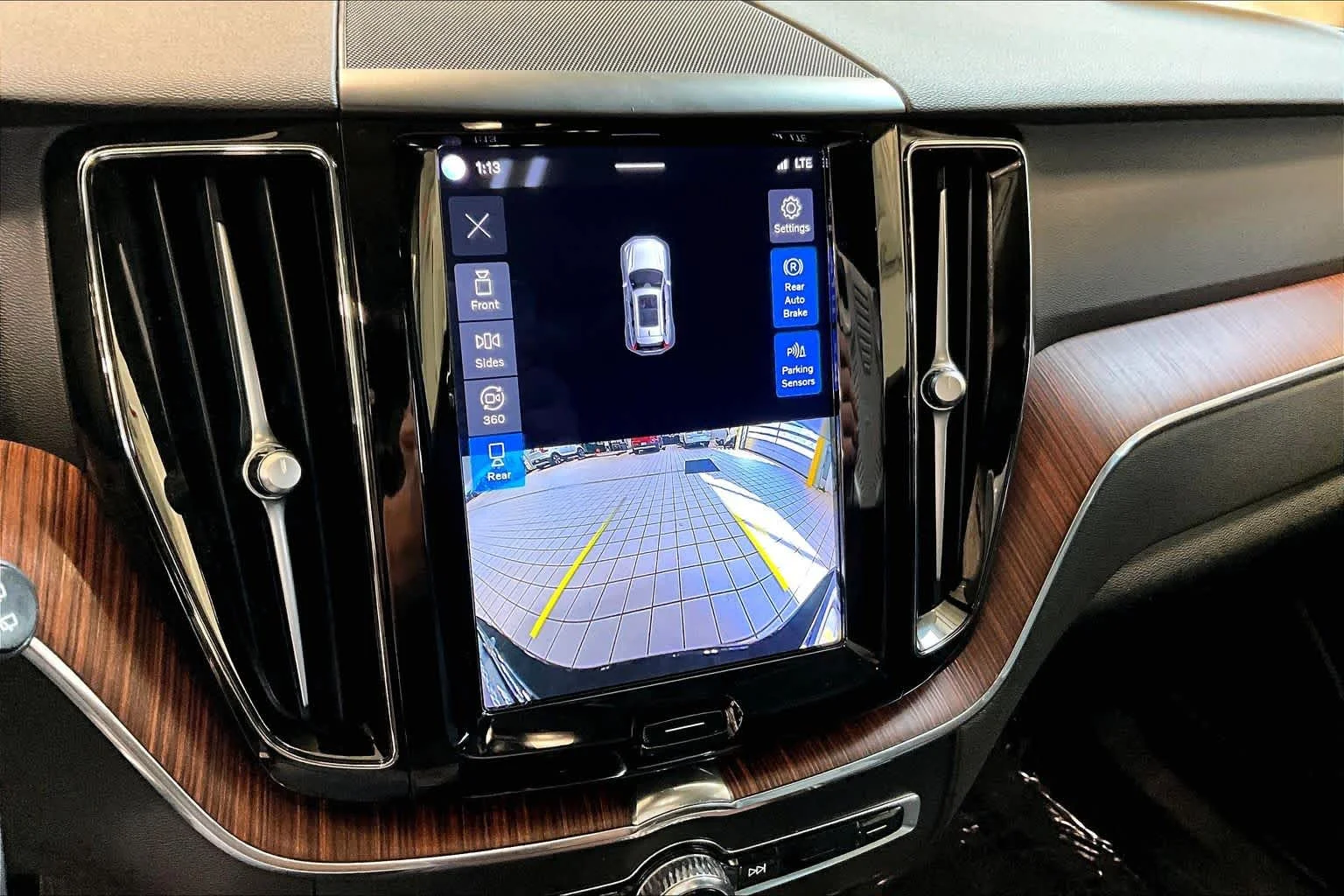 Certified Used 2023 Onyx Black Volvo Plus image 28