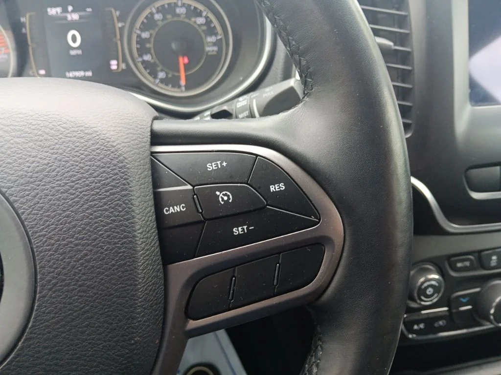 Used 2019 Velvet Red Pearlcoat Jeep Latitude Plus image 21