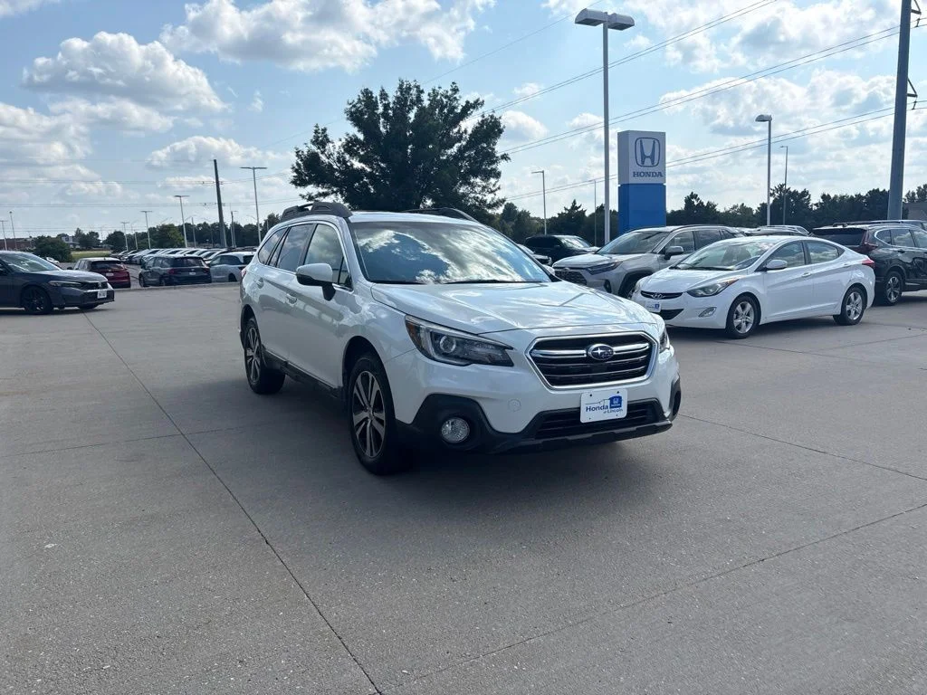 Used 2019 White Subaru 2.5i Limited image 3