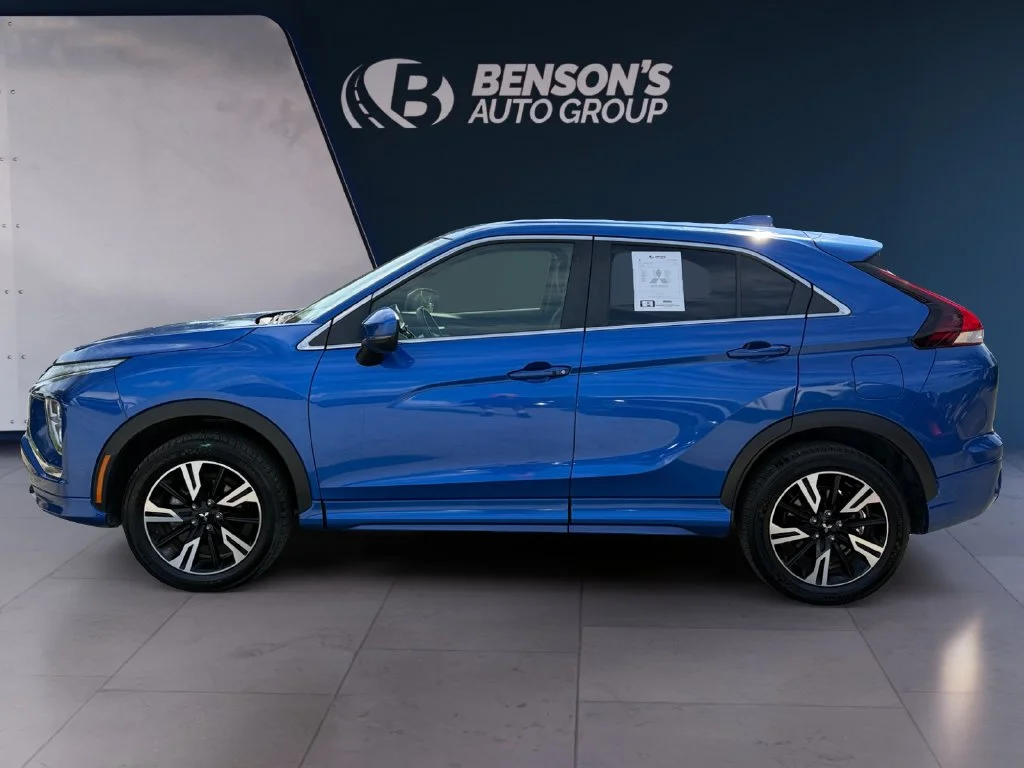 Used 2024  Mitsubishi SE image 2
