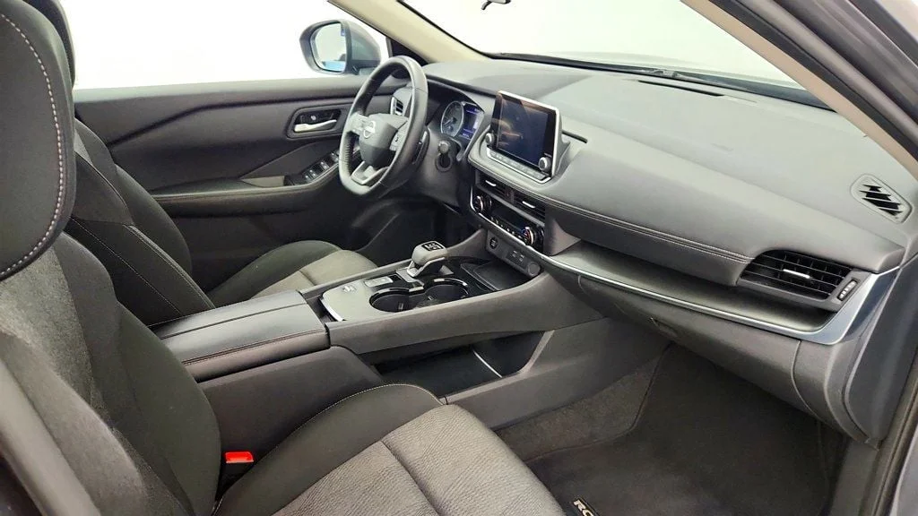 Used 2025 Gun Metallic Nissan FWD SV image 23