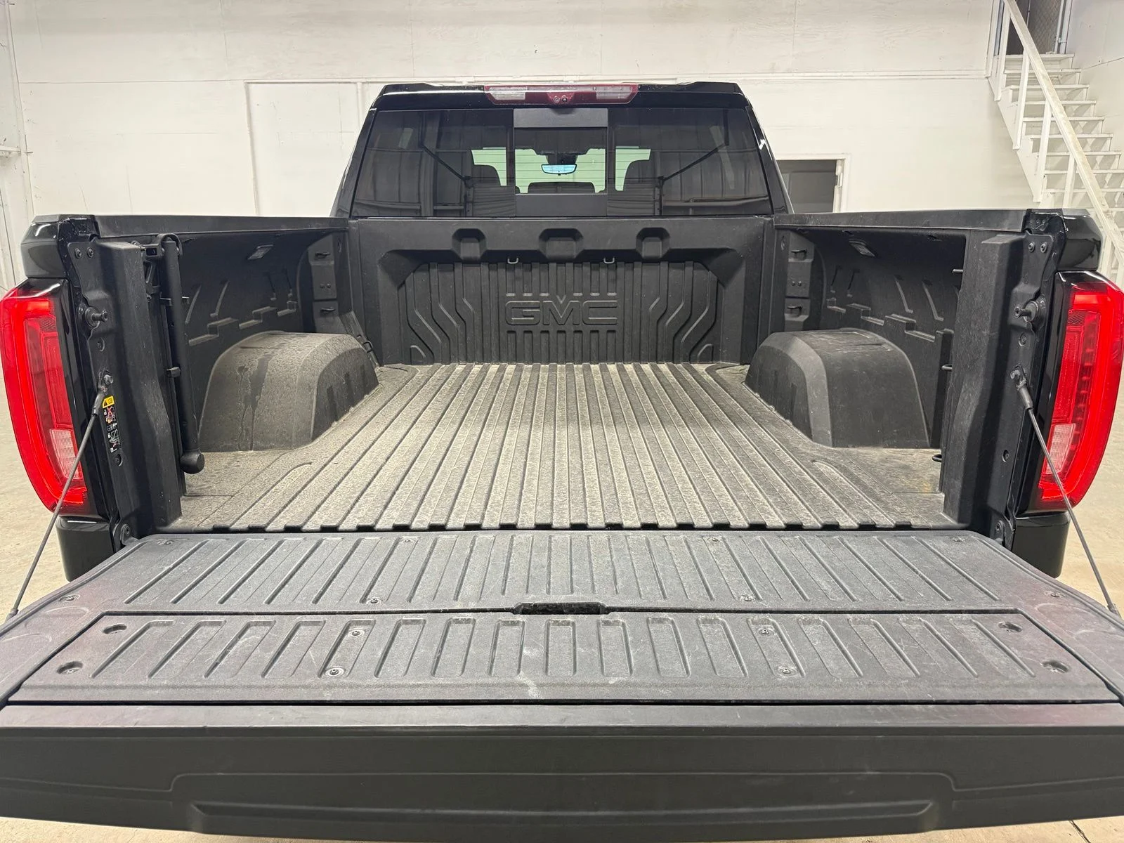 Used 2024 Black GMC Denali image 9