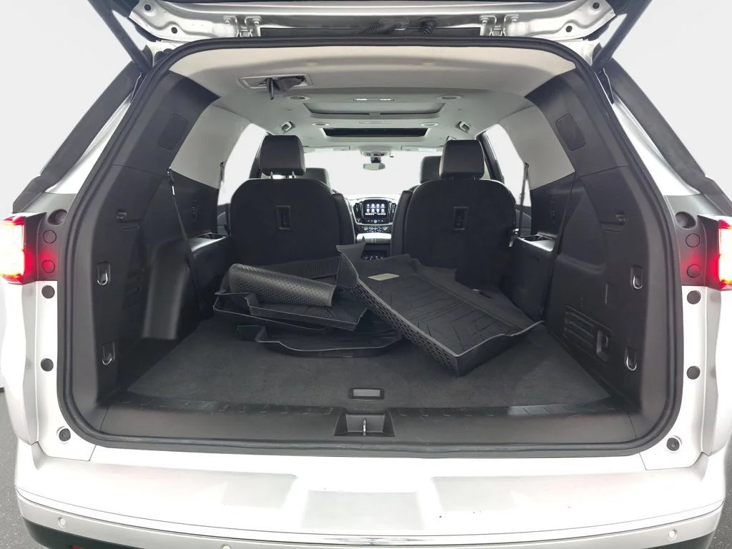 Used 2020 Silver Ice Metallic Chevrolet Premier image 14