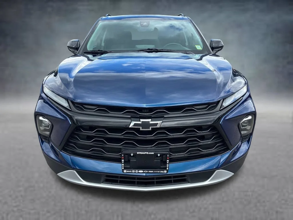Used 2023 BLUE GLOW METALLIC Chevrolet LT image 9