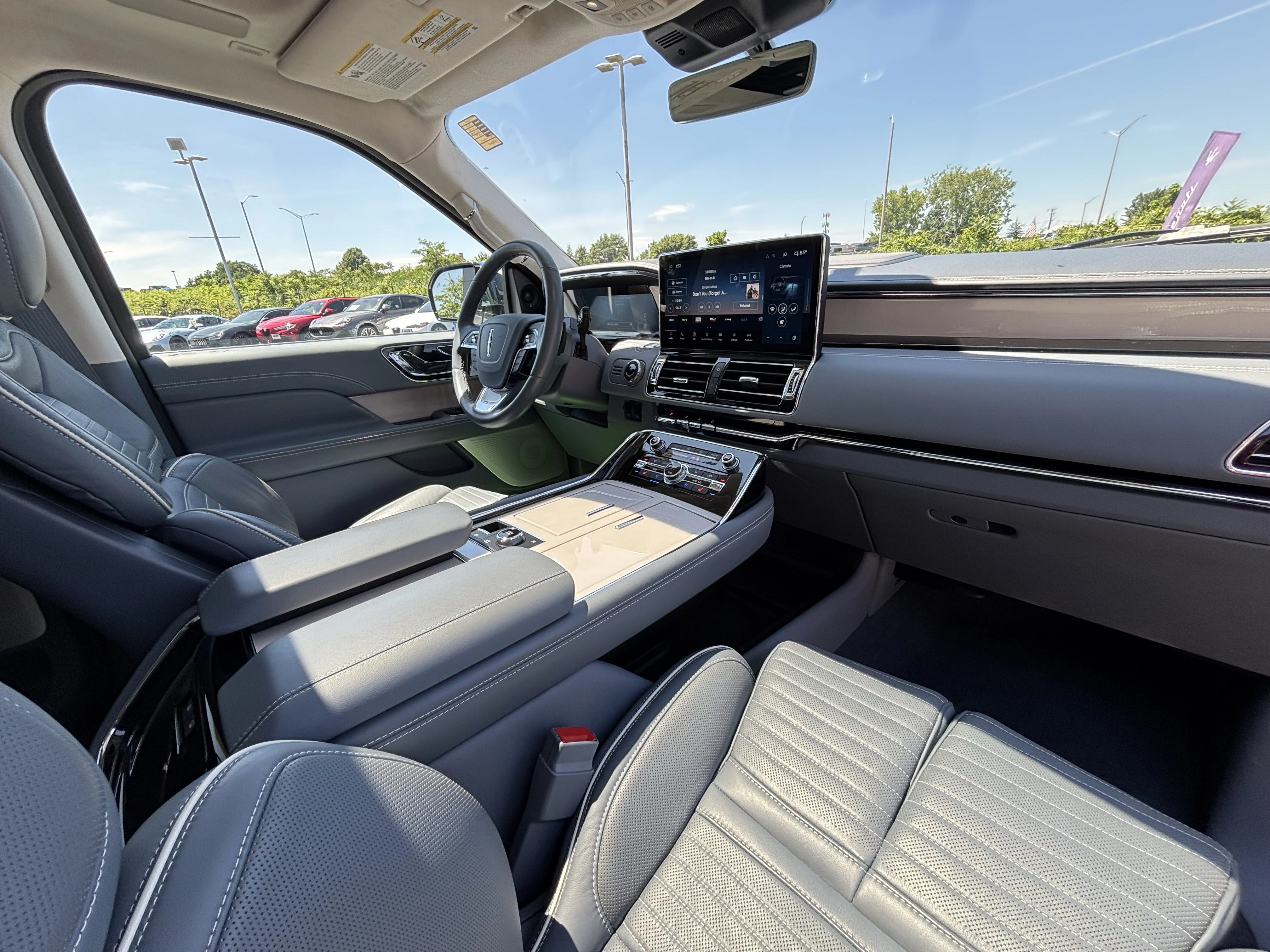 Used 2023 Pristine White Metallic Tri-Coat Lincoln Black Label image 33