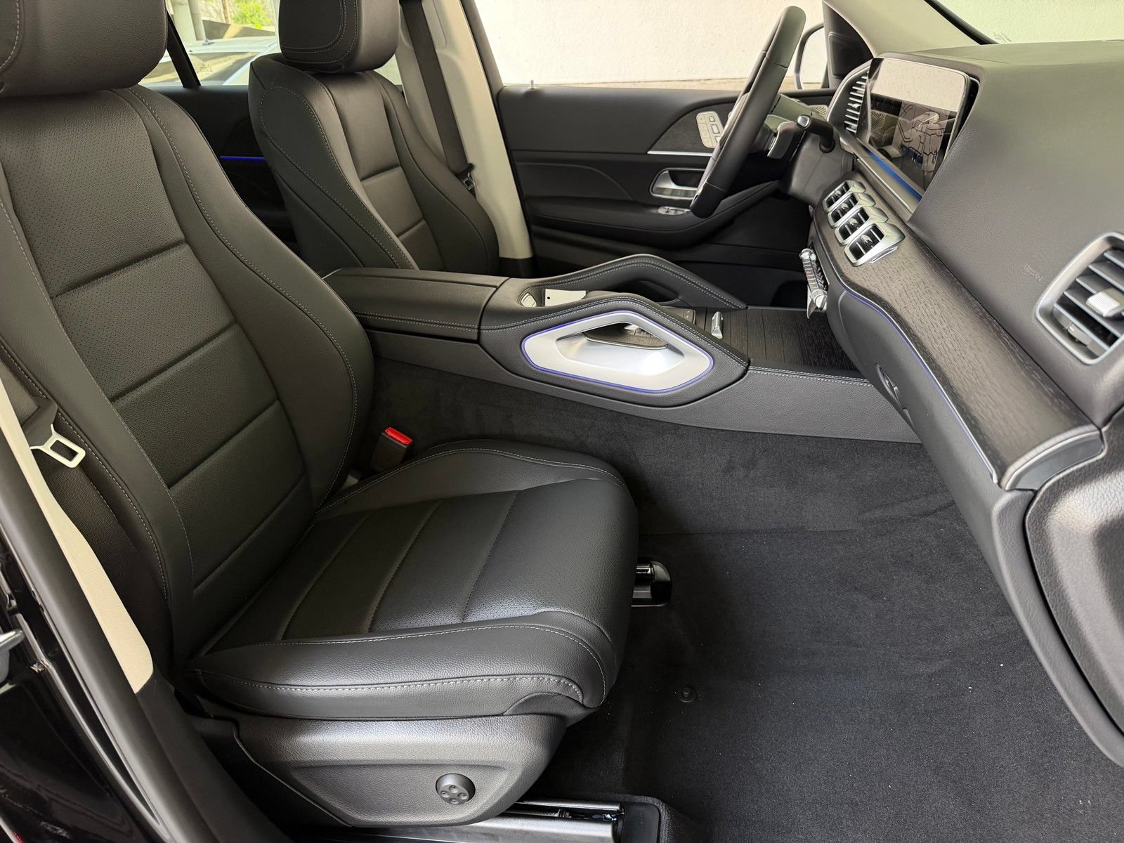 New 2026 Obsidian Black Metallic Mercedes-Benz GLE 350 image 40