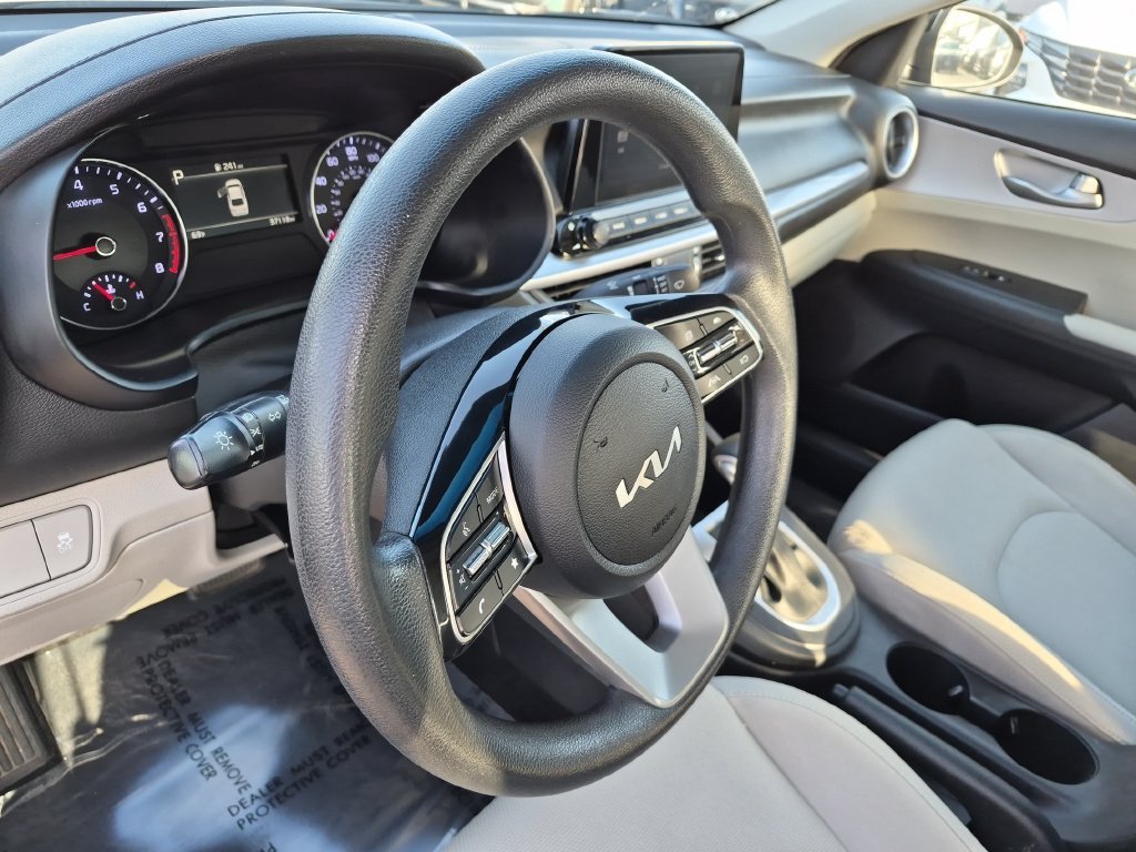 2023 Kia Forte LXS - Photo 17