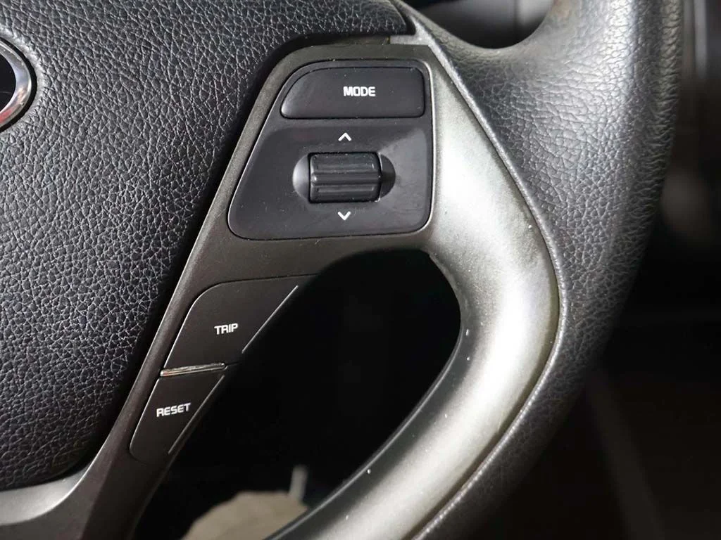 Used 2016 White Kia LX image 31