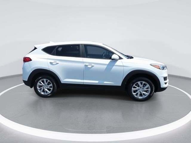 Used 2019 White Hyundai SE image 9