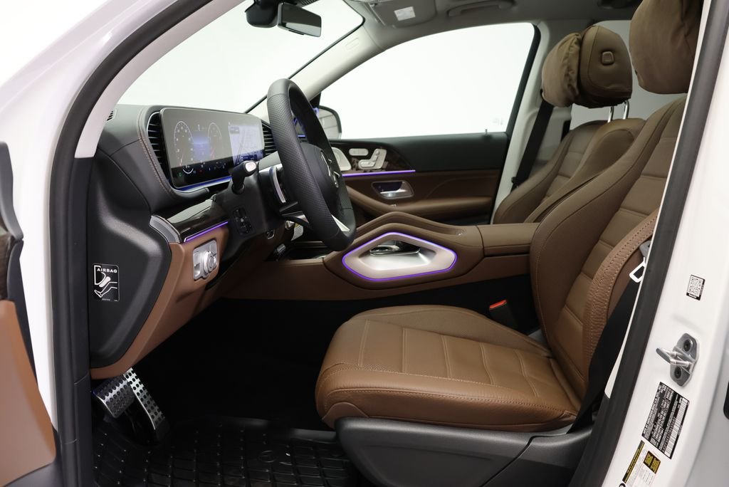 New 2026 MANUFAKTUR Moonlight White Metallic Mercedes-Benz GLS 450 image 39