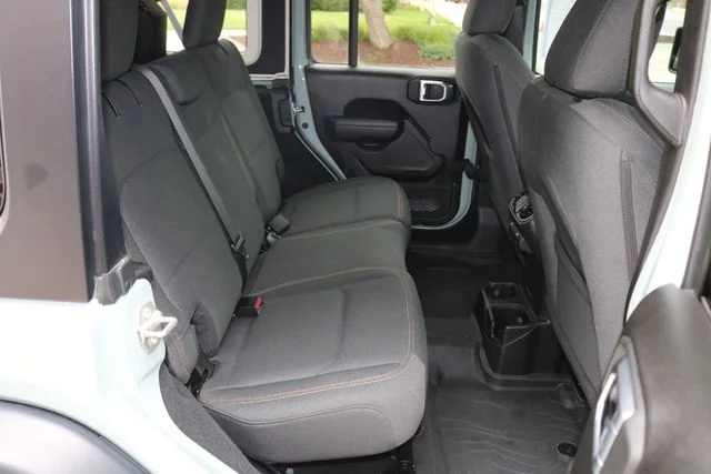 Used 2024 Earl Clearcoat Jeep Sport S image 38