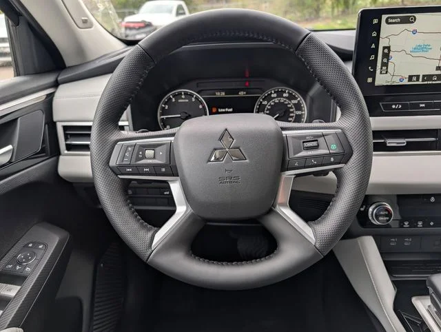 New 2026 Black Diamond Mitsubishi SE image 8