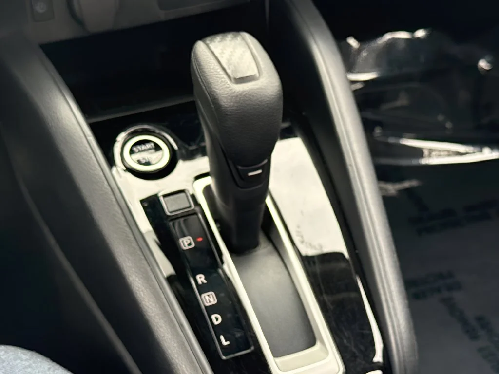 Used 2025 Silver Nissan 1.6 SV image 15