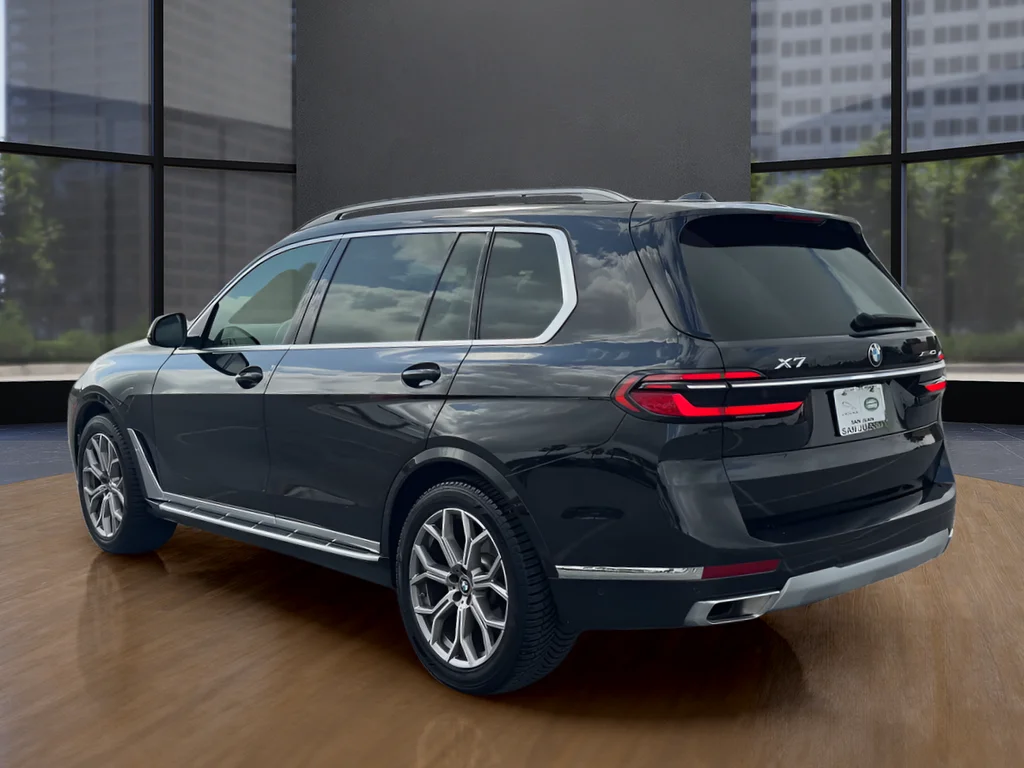 Used 2025 Black BMW xDrive40i image 3