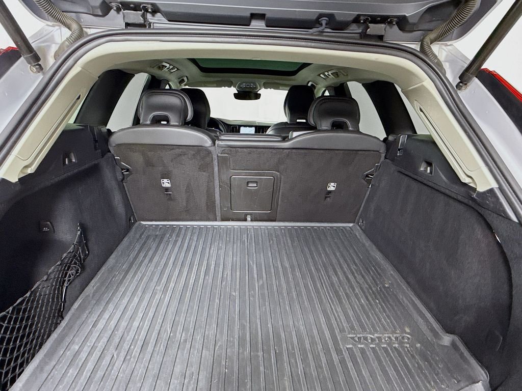 Used 2023 Silver Volvo B5 Ultimate Bright Theme image 28