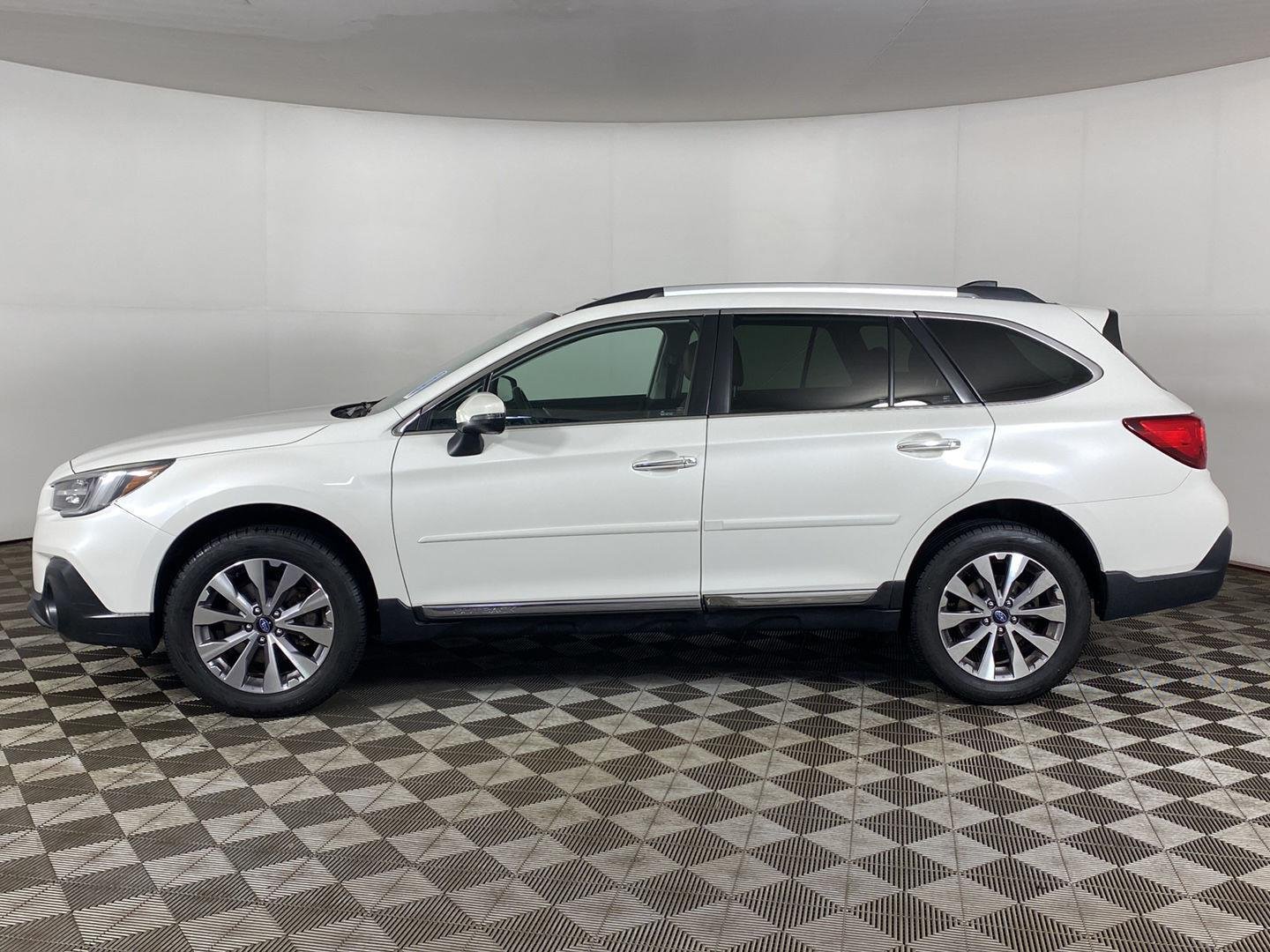 Used 2019 Crystal White Pearl Subaru Touring image 9