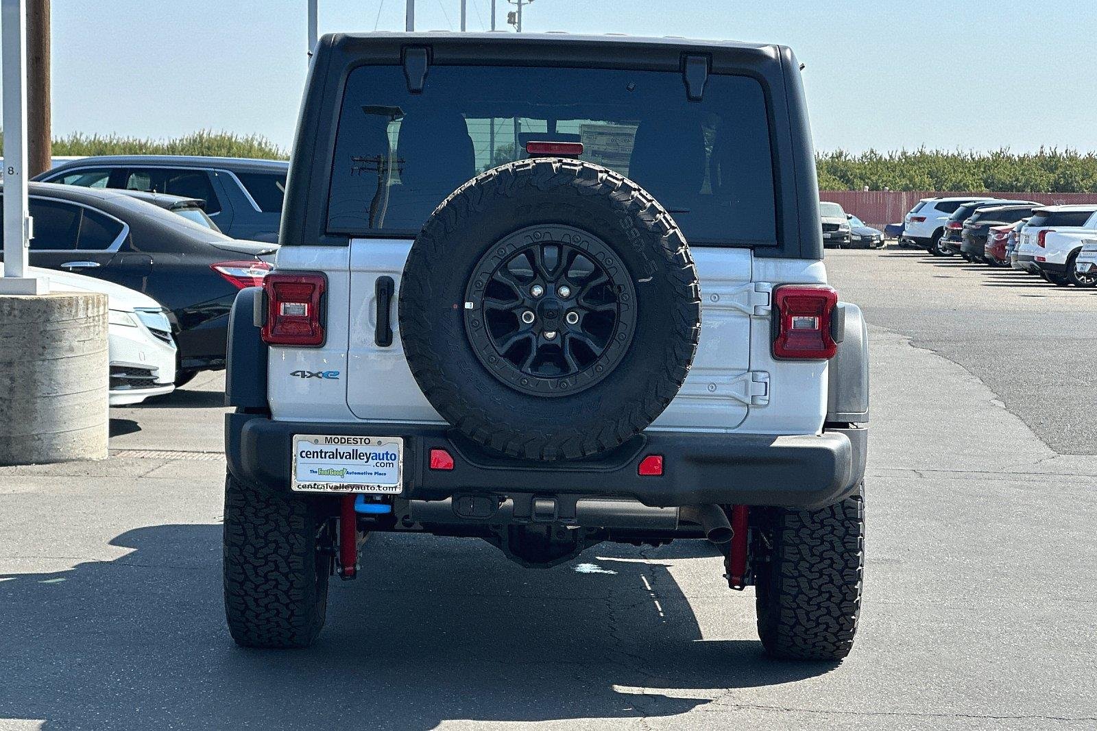 New 2023 Bright White Clearcoat Jeep Rubicon 20th Anniversary image 5