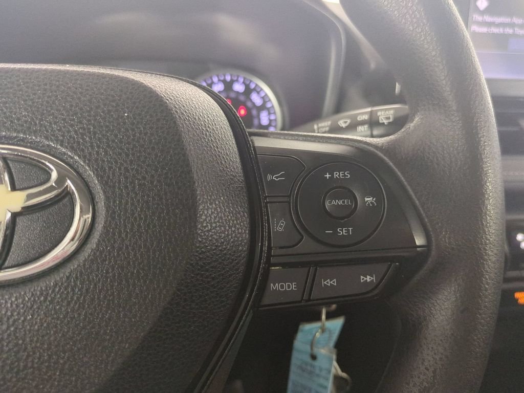 2021 Toyota RAV4 LE - Photo 31